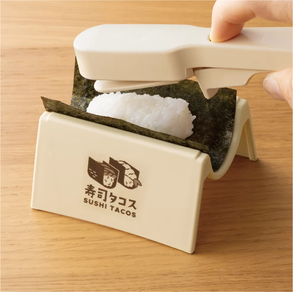 しゃもじでしゃりをのせます